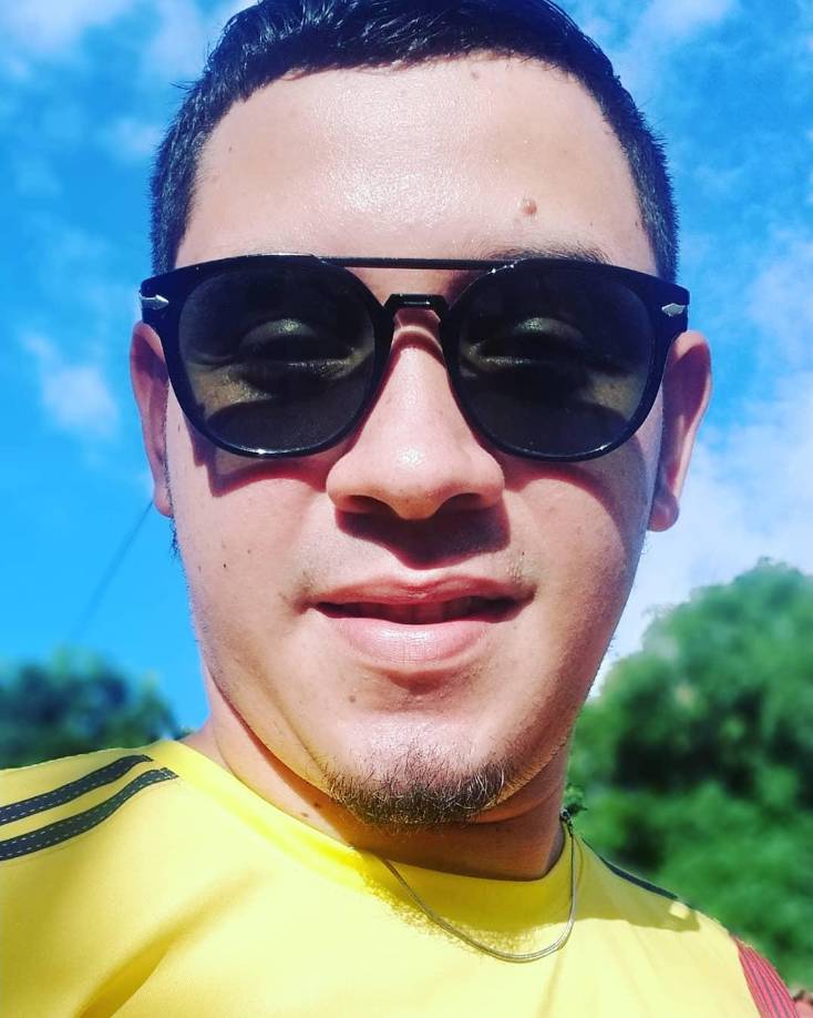 Carlos Daniel andaba en calzoneta y sandalias al momento de su muerte y su cuerpo quedó tendido boca abajo.