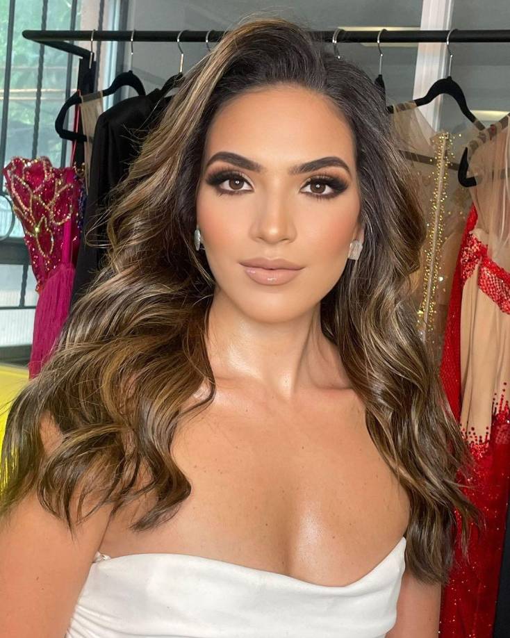 “Anuncio con orgullo mi candidatura a Miss Tegucigalpa 2024, con la ilusión de representar a mi querido país como Miss Honduras 2024 en el certamen de Miss Universe, que se celebrará en mi segundo hogar, México”, escribió Sansur en una de sus publicaciones en Instagram, dando a conocer su participación en el certamen nacional. 