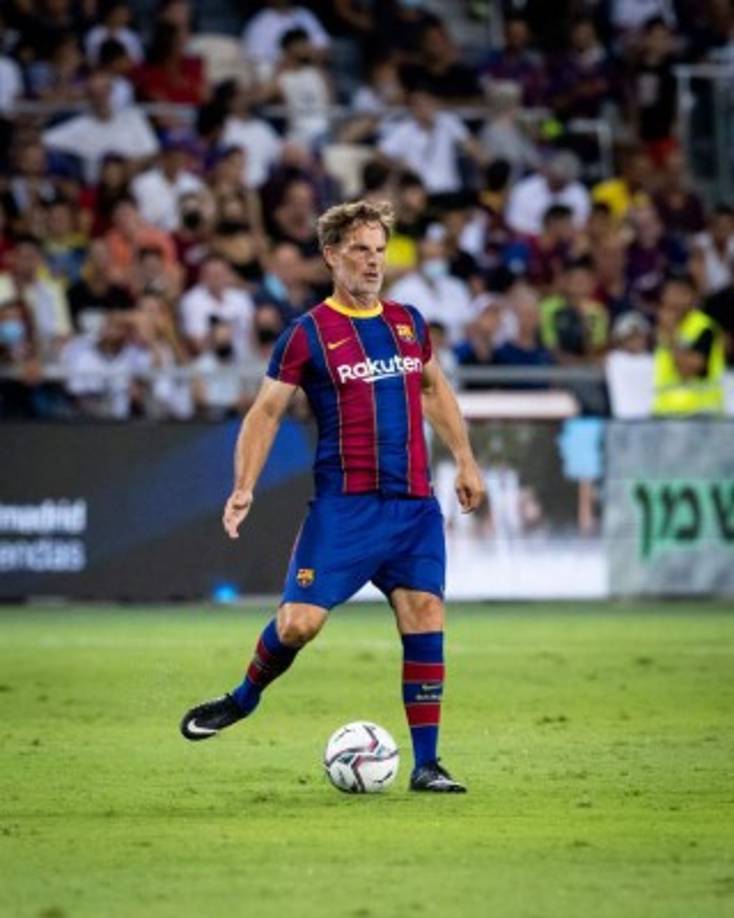 Ronald De Boer también vio acción en el Clásico de Leyendas.