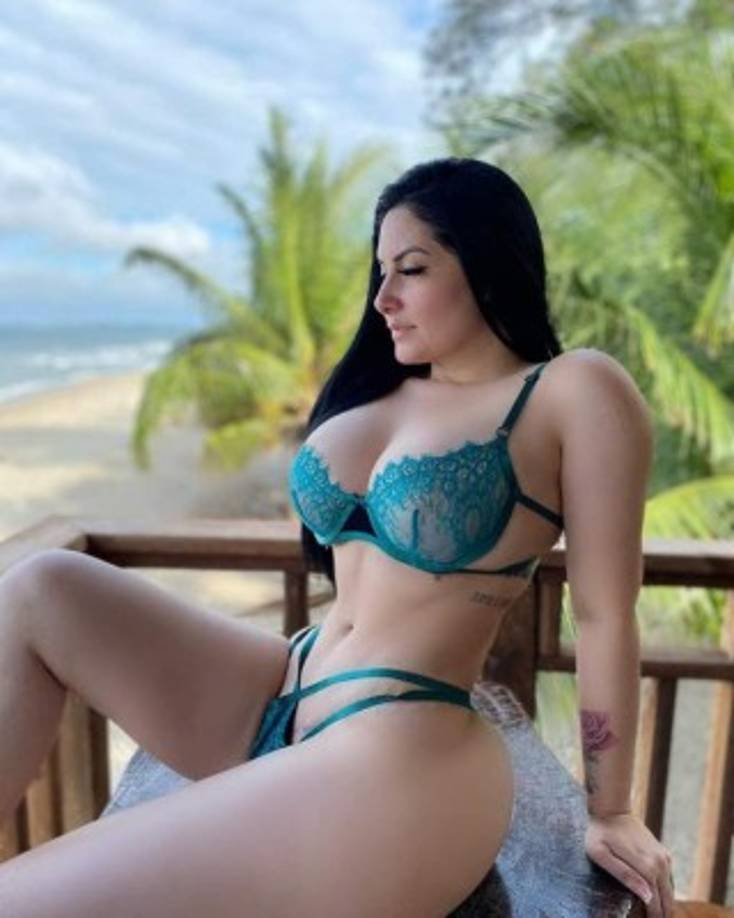 Herchi tiene cuatro hijos, pero a pesar de ello, sabe conservar muy bien su sensual figura.