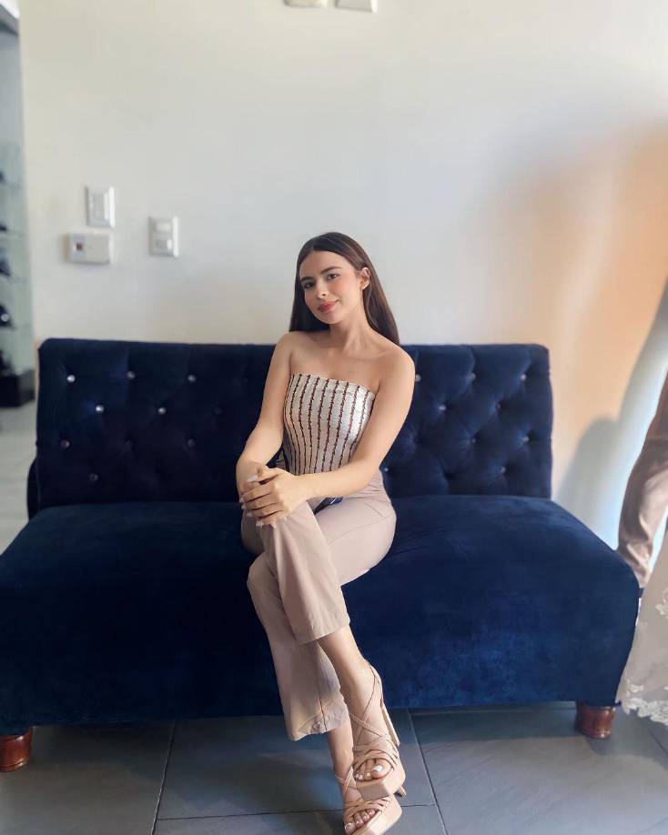 Sus allegados la caracterizan como una persona carismática, jovial, inteligente y humilde. 