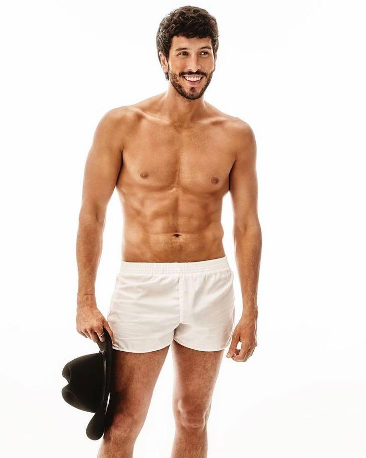 La participación del colombiano en el musical, donde se pondrá en la piel del abogado Billy Flynn -interpretado por Richard Gere en la película de 2002- supone dar un paso más allá en su prolífica carrera musical, en la que ha sido nominado a 14 Grammys (llevándose dos de las estatuillas) y ha participado en la banda sonora de ‘Encanto’. 