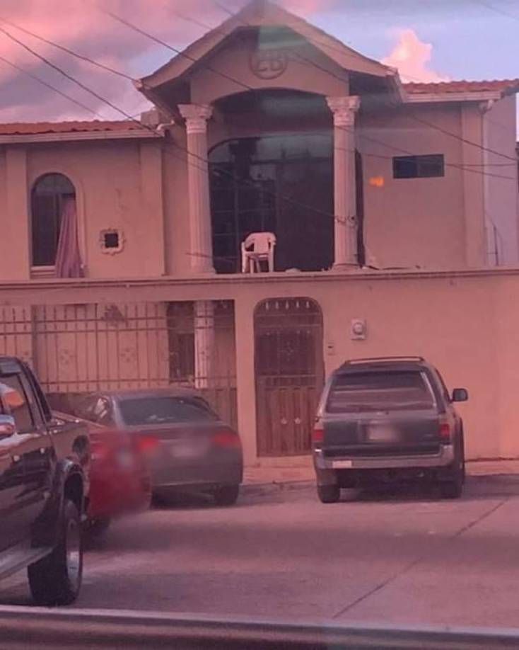 Tras una audiencia inicial en los Juzgados de Tegucigalpa, a Arita Otoniel se le imputó un delito adicional, sumándose a los cargos de lavado de activos y violación a deberes de funcionarios. El caso sigue develando la complejidad de la corrupción y actividades delictivas en el sistema penitenciario hondureño.