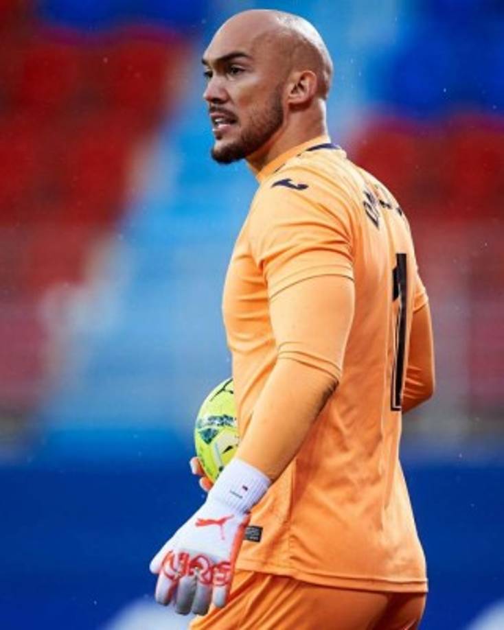 El guardameta serbio Marko Dmitrovic ya se encuentra en Sevilla para firmar por el conjunto del Sánchez Pizjuán, convirtiéndose así en el primer fichaje de cara a la temporada 21-22. El portero, que ha militado esta campaña en el Eibar, tenía ya un acuerdo con el Sevilla como agente libre. Foto Twitter Marko Dmitrovic.