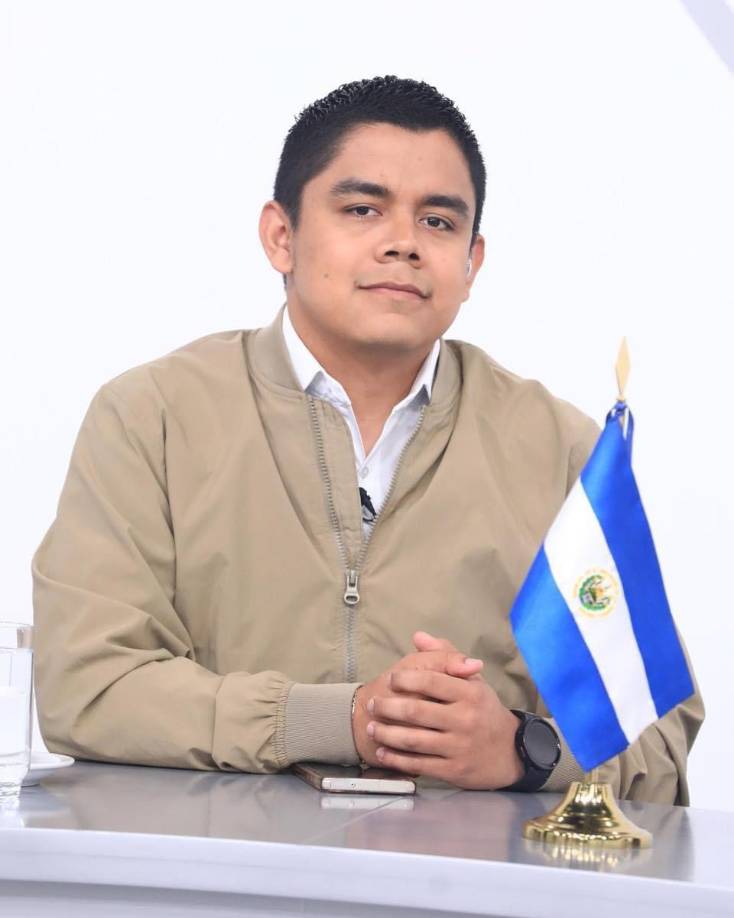 David Cruz, periodista de Noticiero El Salvador. (Fallecido)