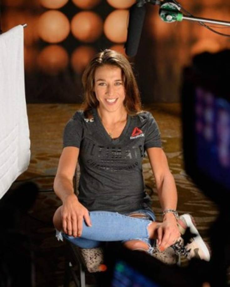 Jędrzejczyk se ha caracterizado por ser muy activa en redes sociales y por prestar su figura para muchas marcas deportivas, pero por el momento no podrá seguirlo haciendo.