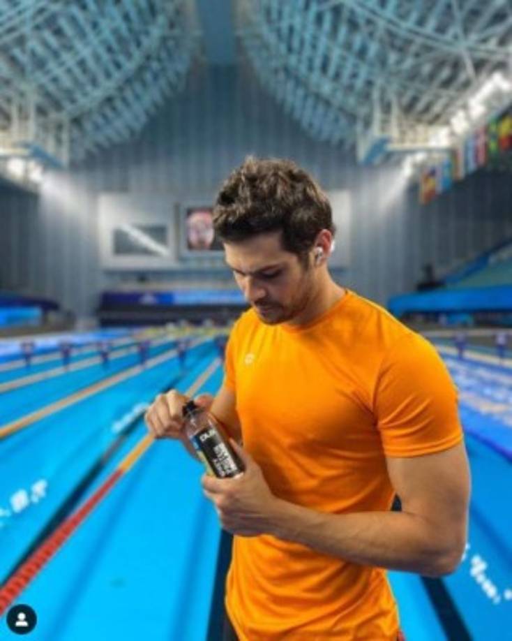 El 18 de abril de 2019, participando en el Trofeo Maria Lenk en Río de Janeiro, Chierighini ganó los 100 m libre en 47s68, obteniendo el mejor marca de su vida, ocupando el tercer lugar en el ranking mundial, solo por detrás de Vladislav Grinev (47s43).