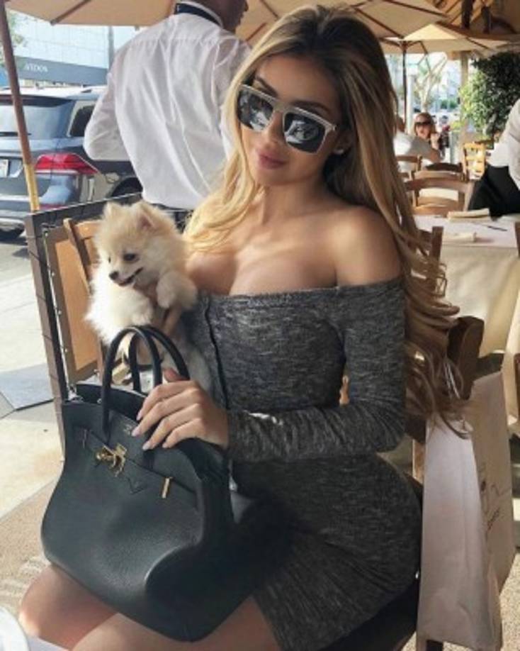 Es probable que este último punto haga que Alexa sienta la presión de tener que seguir publicando fotos sugerentes que llaman la atención de sus seguidores y le permita aumentar el tamaño de su comunidad en las redes.<br/>