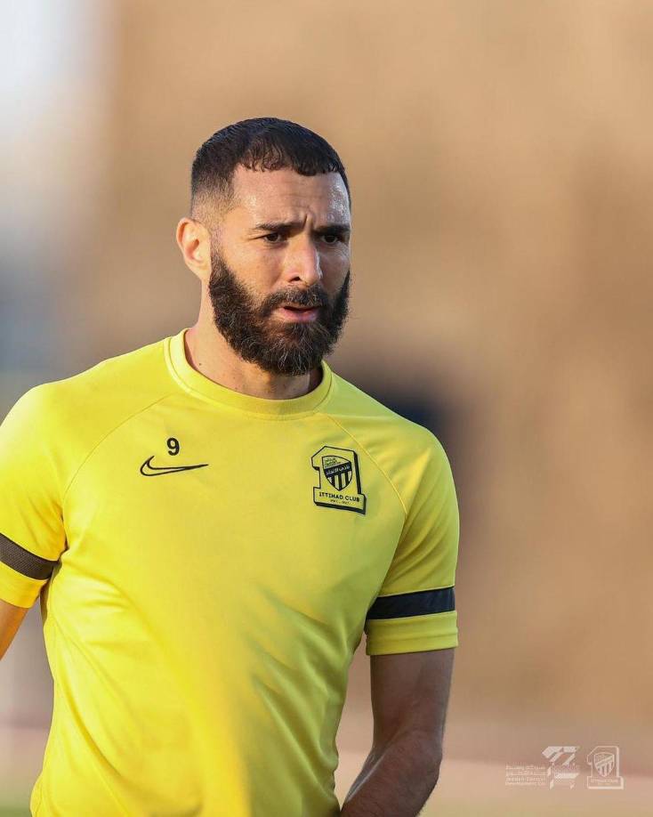 El capo reconoció en el programa sus robos en casas de las estrellas del fútbol como Cristiano Ronaldo, Johan Cruyff, Benzema, entre otras figuras. Del robo en la casa del francés confesó: “A Benzema le robamos en la ocasión que no se pilló a la persona”.