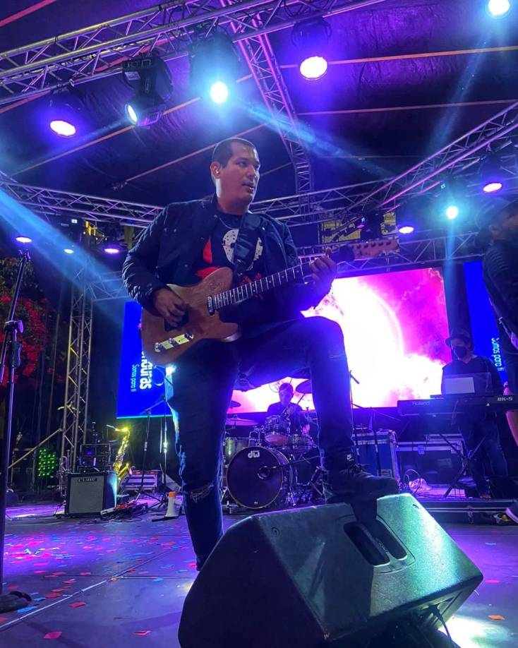 <b>MR. GIBS </b><br /><br />Con un tributo a Santana, el guitarrista llega a Angus Rock desde las 9:00 pm, el costo de la entrada es de 120 lempiras. El sitio está ubicado en la 19 avenida, 2 y 3 calle, S.O. de barrio Río de Piedras, una cuadra al sur de restaurante Fridays.