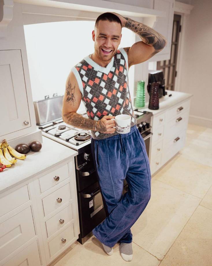 Cowell reveló que Payne fue a verlo “el año pasado”, no “para una reunión” sino “simplemente para sentarse y hablar”.“Recordamos todos los buenos momentos que pasamos juntos y lo orgulloso que estabas de ser papá”, escribió Cowell. “Él tiene tu sonrisa y ese brillo en los ojos que tienes tú. Y estará muy orgulloso de todo lo que lograste. Y de cómo lo lograste”.