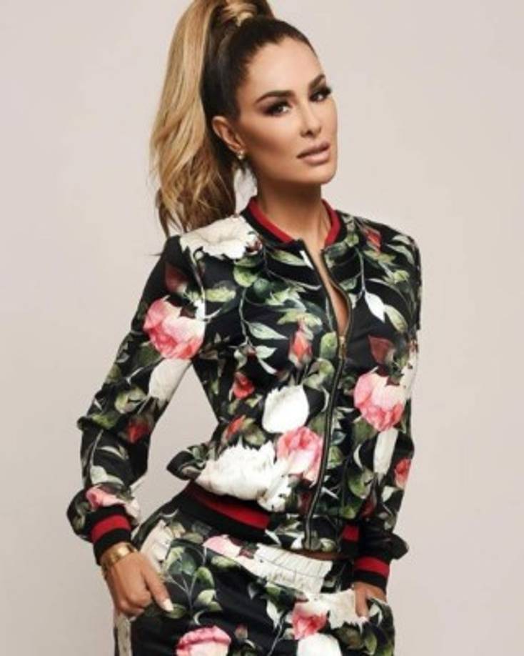 En el 2006 salió a la venta su disco 'El bombón asesino' (donde figura la canción homónima de autoría argentina que le hizo ganar ese apodo).<br/>