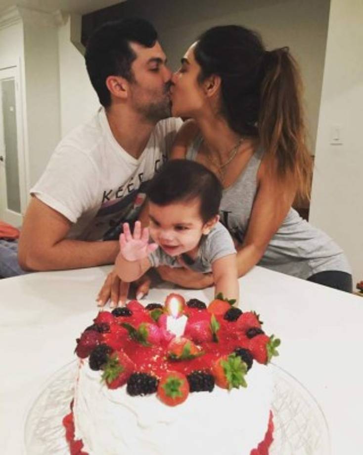 Alejandra y su esposo Aníbal Marrero y ella se turnan las jornadas de trabajo para siempre poder acompañar a Matteo.