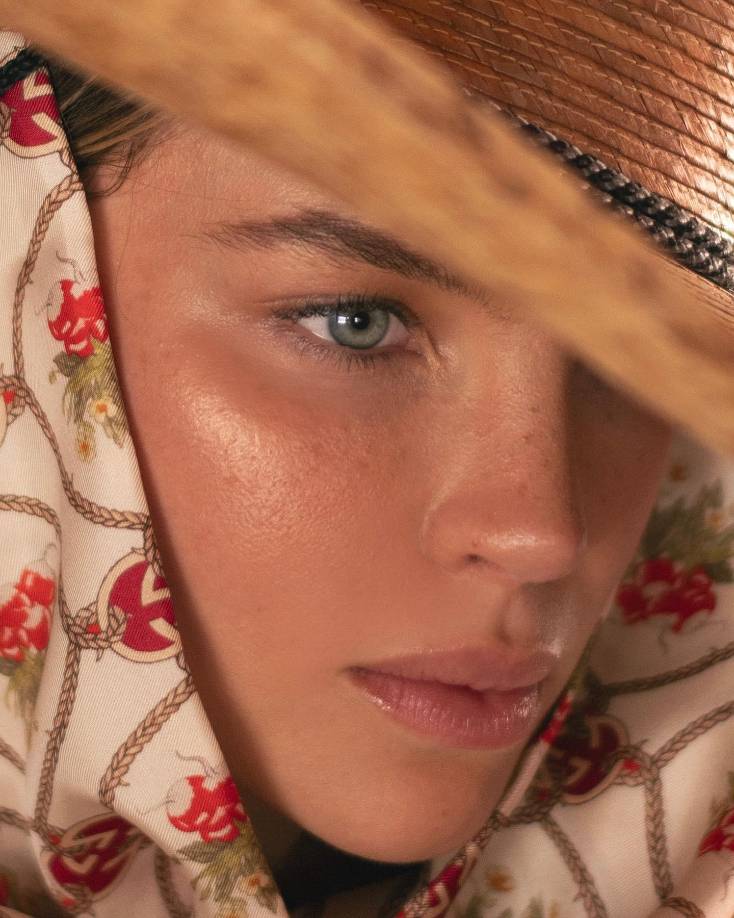 Como estos, miles de comentarios ocasionaron las instantáneas de la cantante, quien en los último días ha estado el ojo del huracán por disfrazarse hasta de empleada de una aerolínea, con tal de evadir a los reporteros que la asedian con el propósito de pedirle una declaración sobre la nueva relación sentimental de Christian Nodal con Ángela Aguilar.