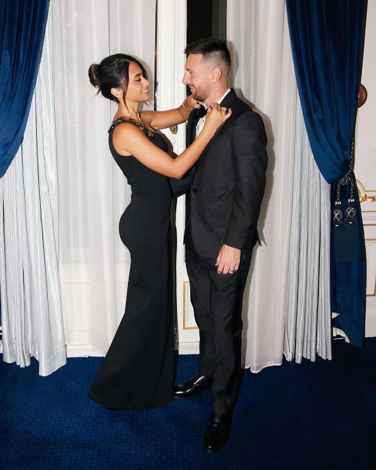 Messi y Antonela se conocieron desde que eran unos niños y juntos han formado una hermosa familia con tres hijos: Thiago, Mateo y Ciro. Una familia, aparentemente feliz, que este año decidió mudarse a Miami para acompañar al futbolista en su nueva etapa en el equipo de David Beckham. 