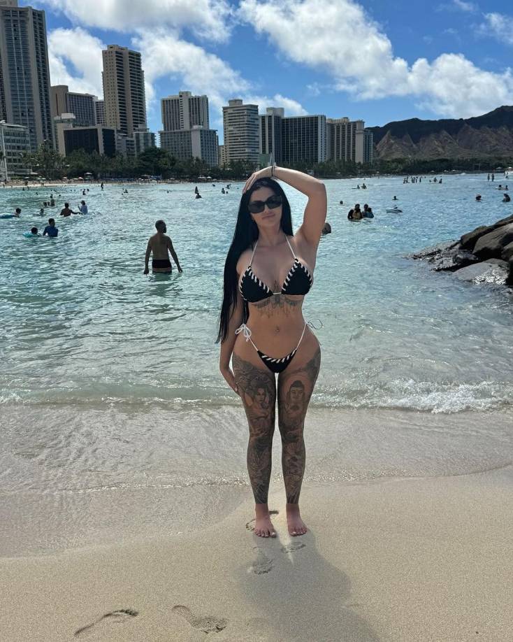 Renee Gracie saltó a la fama en 2017 cuando dejó el mundo del automovilismo profesional para ganar una fortuna como modelo de contenido para adultos sin censuras en la página azul.