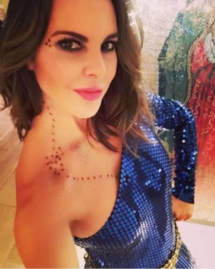 Kate del Castillo al estilo de los años 70.