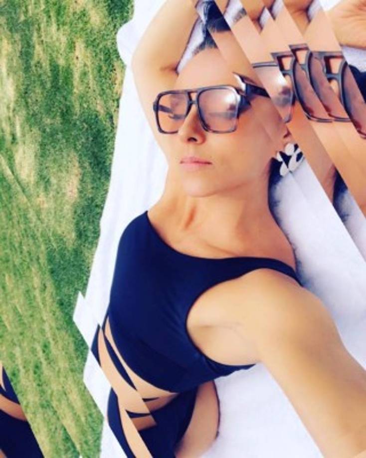 “Lamentablemente, el coronavirus me alcanzó. Me encuentro en casa, infectada. Llevo ya una semana con síntomas de dolor de cuerpo, fuerte; el primer día me dio dolor de cabeza, pero ya nunca más me volvió a dar”, explicó Ivonne en el primer clip.