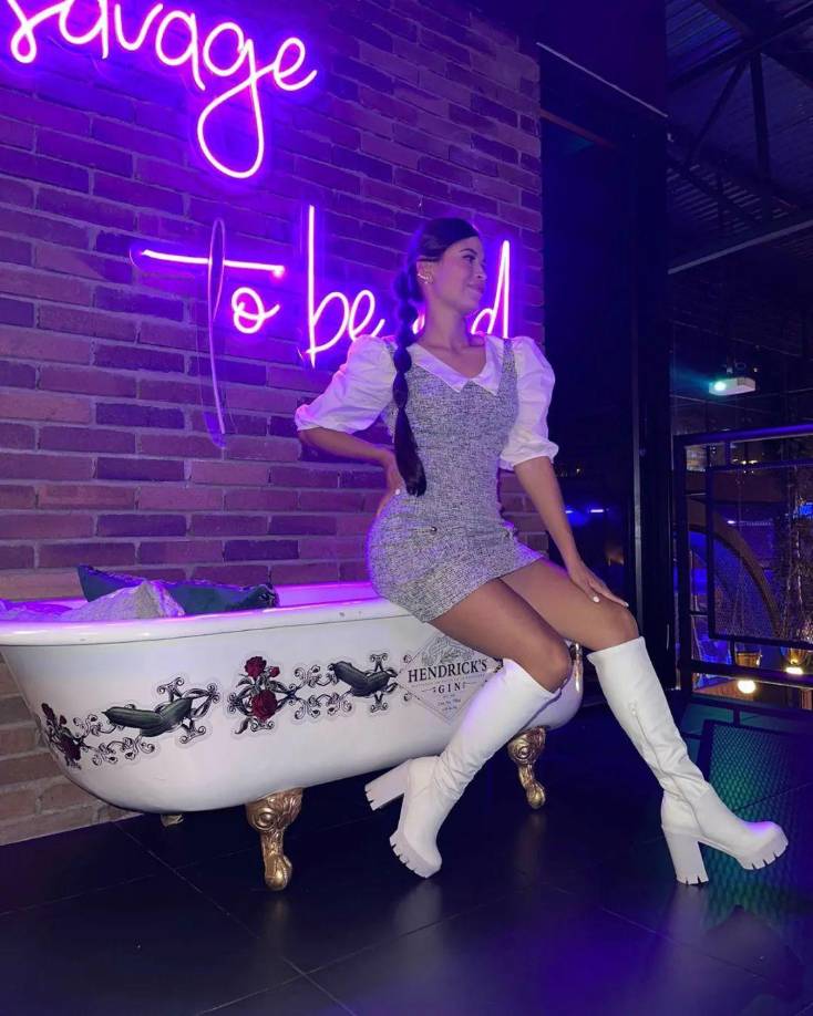 De inmediato, la mujer en grave estado de salud fue trasladada al Hospital Manuel Uribe Ángel de Envigado, donde se le hace una primera atención. Pero por la magnitud de las quemaduras debió ser llevada al Hospital San Vicente Fundación, en Medellín, y fue ubicada en el pabellón de quemados.