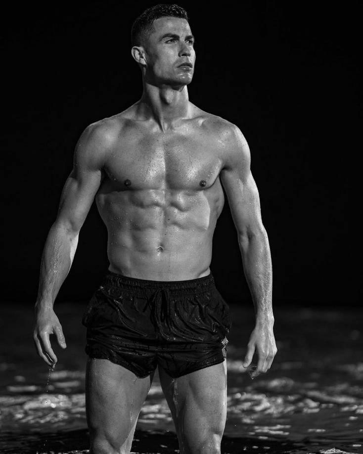 El doctor Esteban Sarmentero explicó en su momento en Radio Marca con detalles en qué consiste ese último retoque estético del histórico goleador del Real Madrid y de la Selección de Portugal.