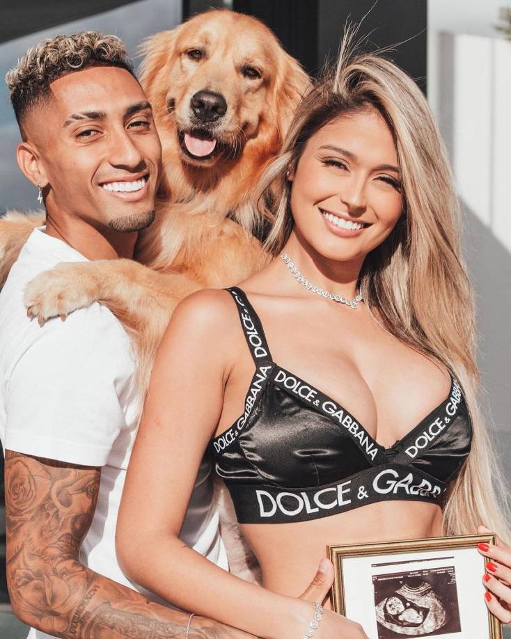 La pareja se conoció en mitad de unas vacaciones en un lugar tan paradisiaco como Cancún, donde ambos disfrutaban de la compañía de sus amigos y donde se enamoraron. Ahora, el matrimonio ha formado una preciosa familia junto a su hijo.