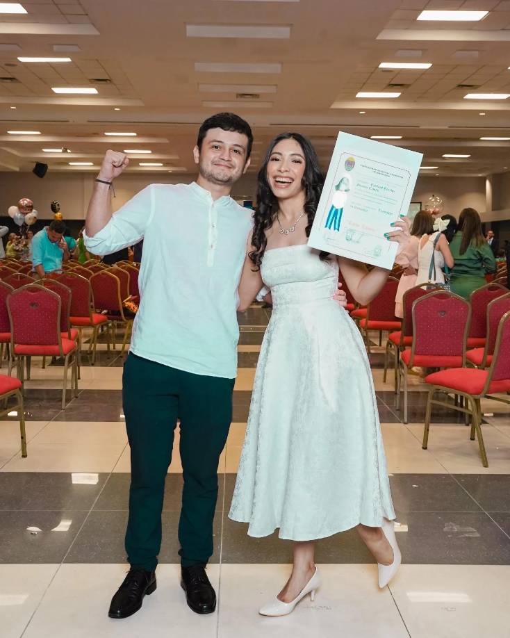Estefany con su novio Gabriel Bautista. 