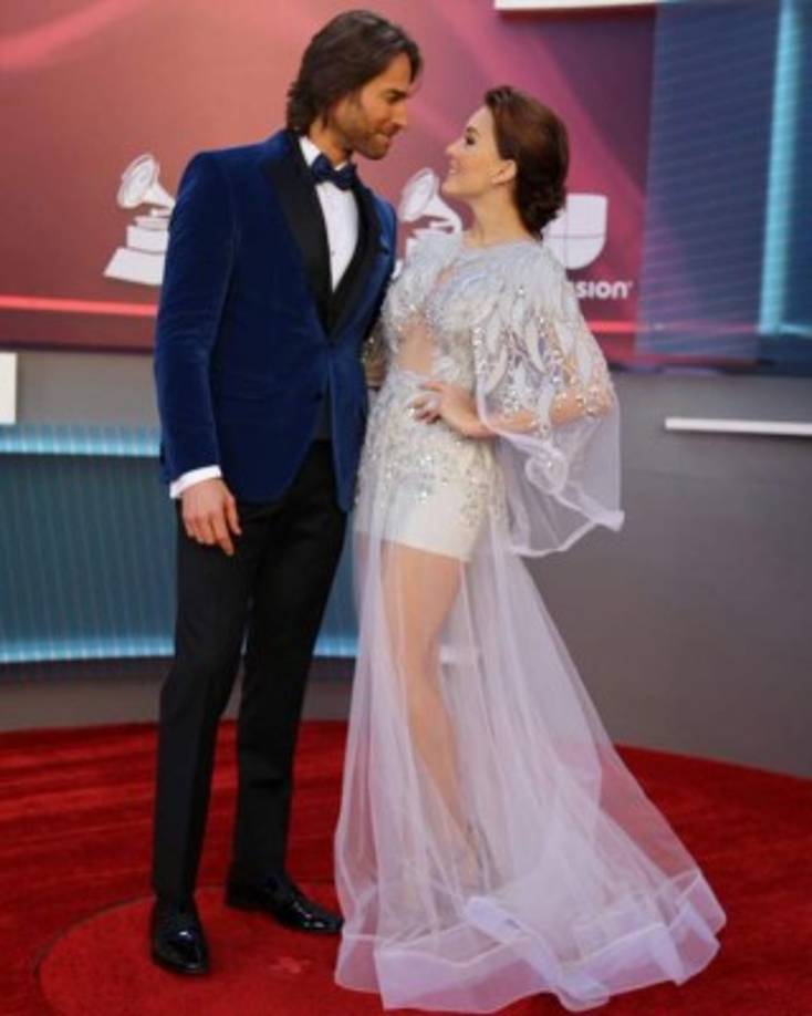 Sebastián Rulli y Angelique Boyer lucen muy enamorados.