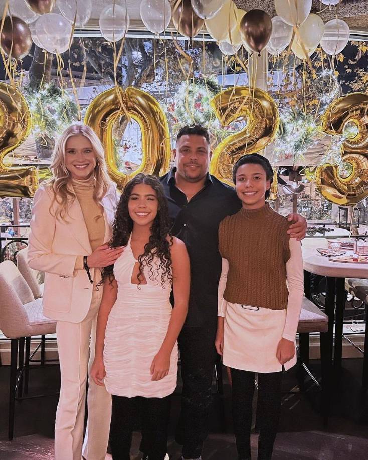 Ronaldo pasó el Año Nuevo acompañado por su ahora futura esposa y sus hijas.