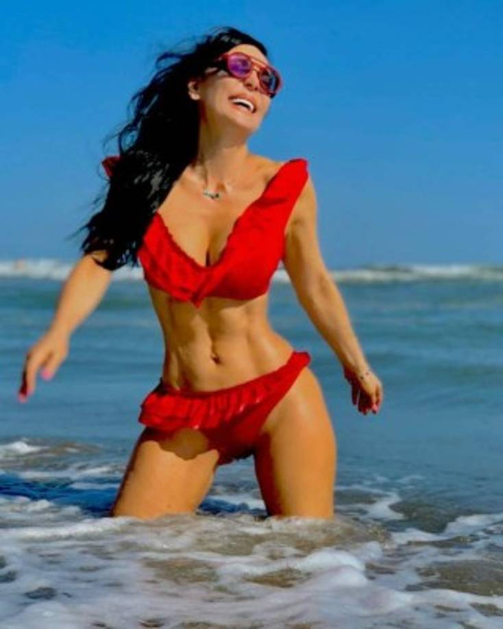 “Es un demonio! Les pido de favor que se cuiden, que cuiden a las personas que aman, que cuiden a los mayores y a las personas que los rodean. Este virus cuando lo tienes en la puerta de tu casa es un demonio y no sabes lo que puede suceder”, enfatizó <br/>