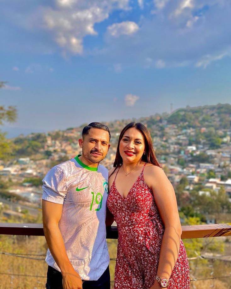 Omar Elvir: El lateral de los Potros del Olancho FC tiene como esposa a Karen Recarte .