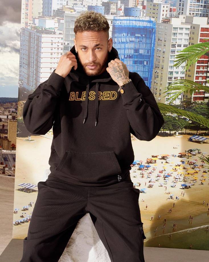 Neymar viajó a Brasil con permiso de su club PSG no solo para compartir con sus familiares, también aprovechó la ocasión para presentar a su nueva novia.