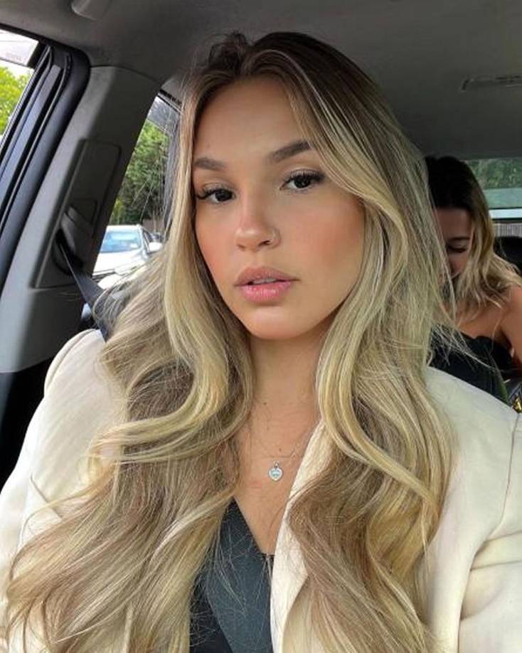 El portal Extra asegura que Éder Militao ha recibido la visita en Madrid de su nueva novia, una joven que esta misma semana asistió a uno de los entrenamientos del conjunto dirigido por Carlo Ancelotti.