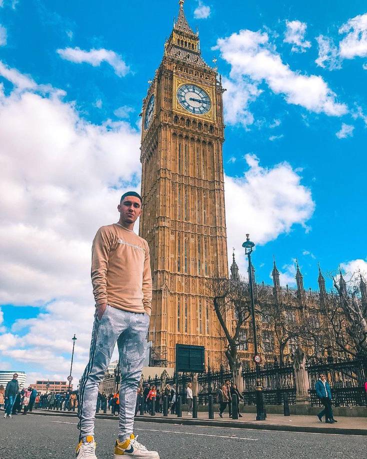 “Me senté a esperar a las 9 de la mañana cuando vi que iba a entrenar. Cuando volvió como a la 1 de la tarde, ni siquiera pude acercarme, pero estoy seguro de que me vio”.