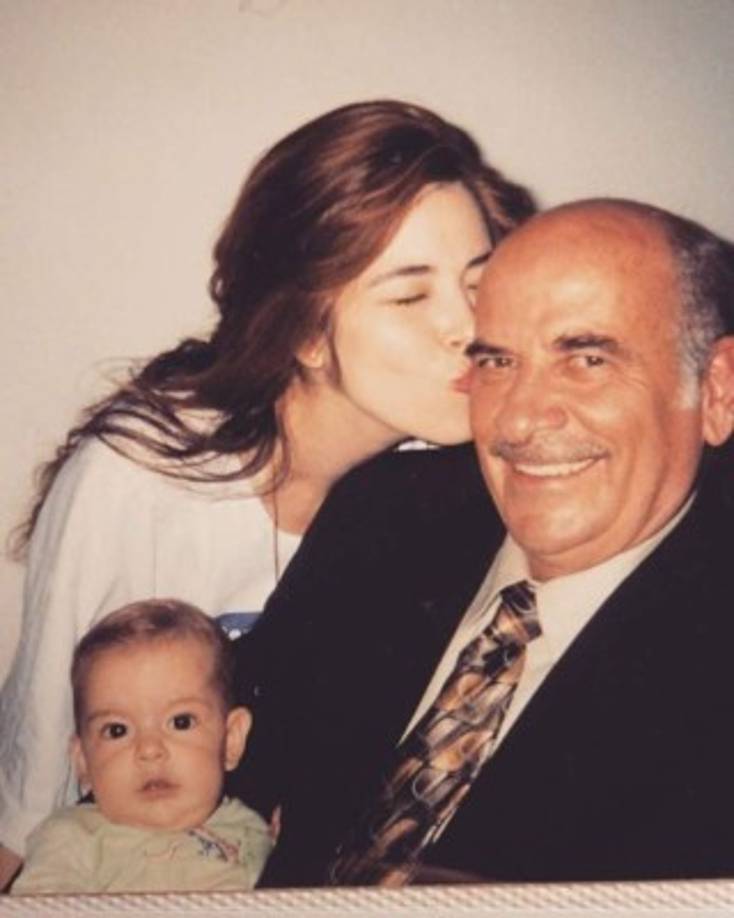 De acuerdo con las primeras declaraciones de la intérprete de 'Todos me miran' fue un guardia de seguridad de la cárcel quien abusó de ella, pero después se retractó.