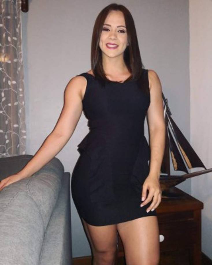 Isabel Zambrano - La bella periodista deportiva, presentadora de Fútbol A Fondo, colgó esta imagen a sus redes para desear una Feliz Navidad a sus seguidores.