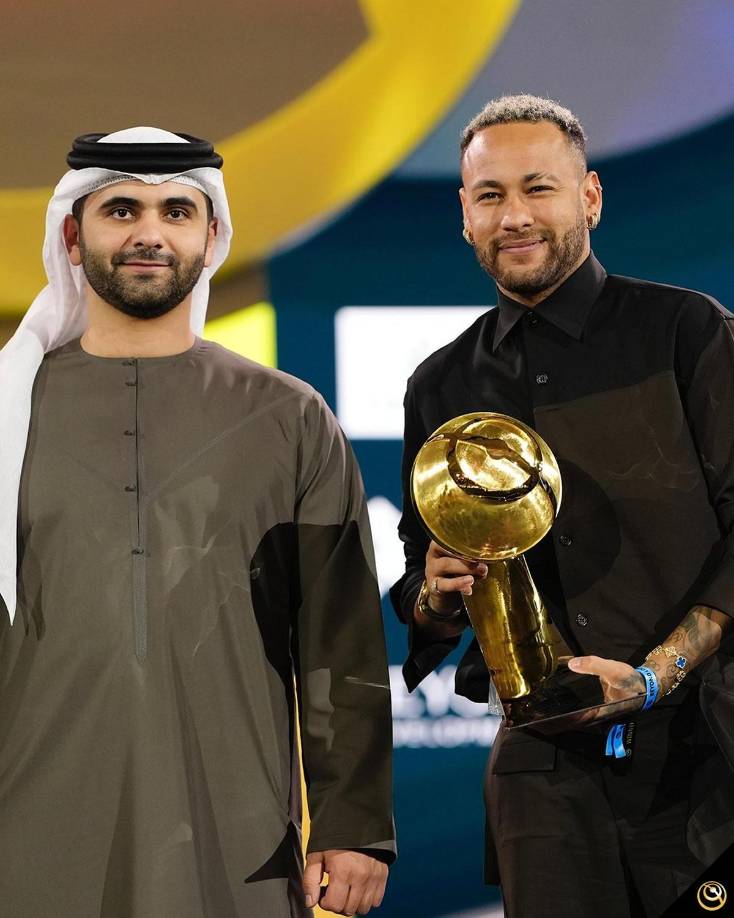 Neymar, delantero del Al Hilal, recibió un premio por la Carrera en activo.