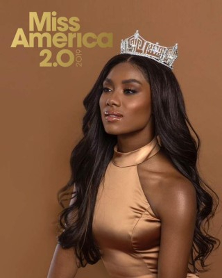Nia Franklin - Miss América 2019<br/><br/>Nia Franklin de 26 es una compositora originaria de New York que ganó el concurso de belleza Miss América; marcado un hito por su belleza de ébano. <br/><br/>