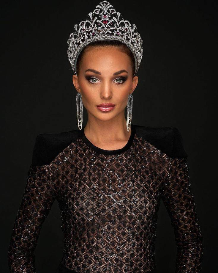 La bella reina de belleza sufrió un aparatoso accidente el 7 de febrero. Chayenne de 23 años se conducía desde la provincia de Kruibeke hacia Amberes, donde actualmente vive, cuando tuvo el choque.