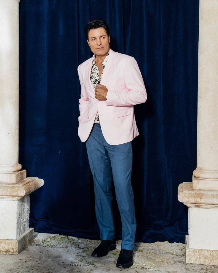 Emocionado, Chayanne bromeó con el hecho de que le llevó una año cada canción (el tiempo que tenía sin grabar un álbum inédito).”¡Dicen que nueve años son nada! Pasó el tiempo mientras hacíamos cosas... una gira me tarda un año y medio, casi dos. Hice dos giras en intervalo entre disco anterior y éste.”Luego, la pandemia, que fue paro general tuyo, mío, de todo el mundo... eso fue una cosa de locos. Poco a poco se fue creando, ha durado nueve años, una canción por año, pero estoy muy contento”.