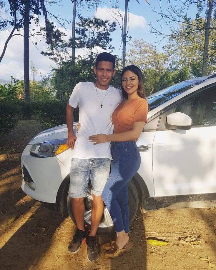 Cristian Cálix: El volante del Marathón tiene como novia a la guapa Stephanie Lobo.