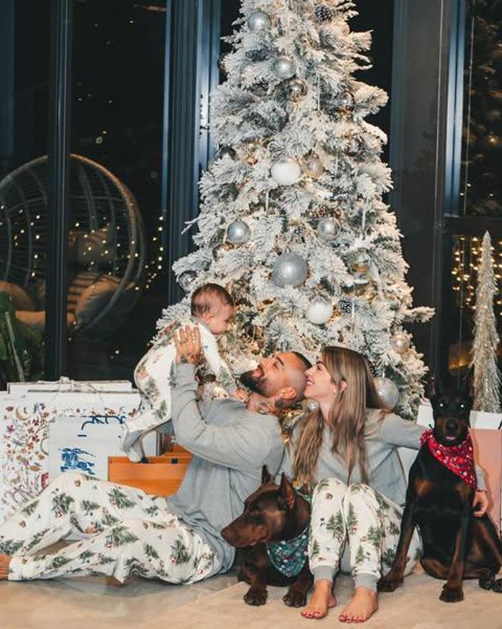 El reguetonero colombiano, Maluma, también festejó a lo grande con su familia, esta vez, por primera vez con su hija París. Una nueva faceta como padre que está disfrutando al máximo. 
