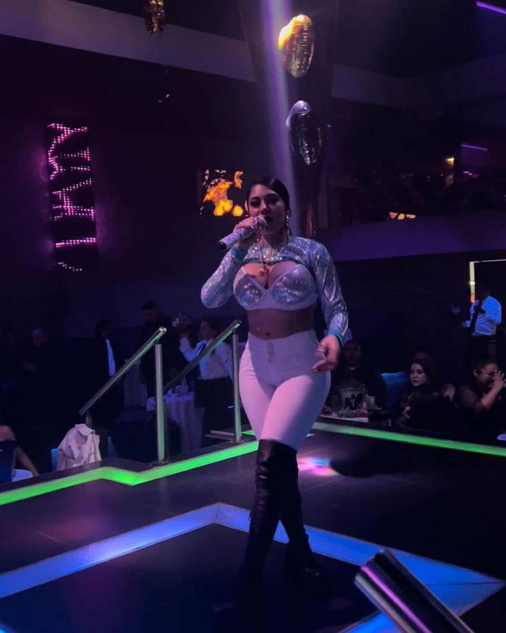 En las últimas semanas, la también empresaria, se viralizó por finalizar el noviazgo con sus parejas por un breve tiempo, el cual tiempo después retomó.