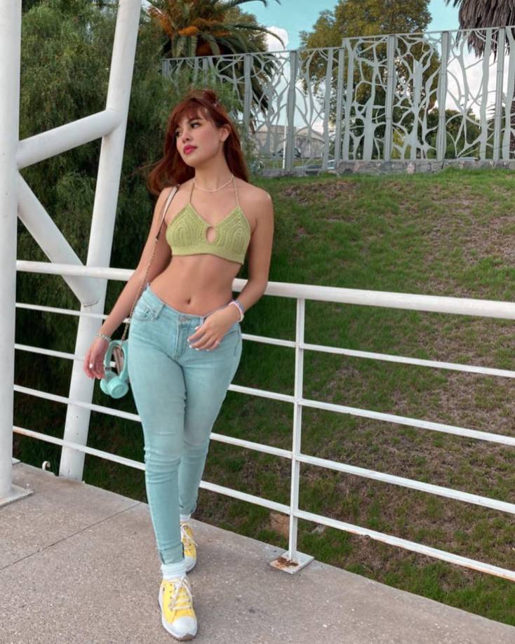 ”El <i>man </i>se pasó el alto, iba pasando la calle y habían dos coches. Estaba en rojo (el semáforo), y el tercer carril estaba vacío, entonces el camión rebasa y pues, yo iba pasando y me aplastó literalmente”, afirmó con un tono de voz nervioso. 