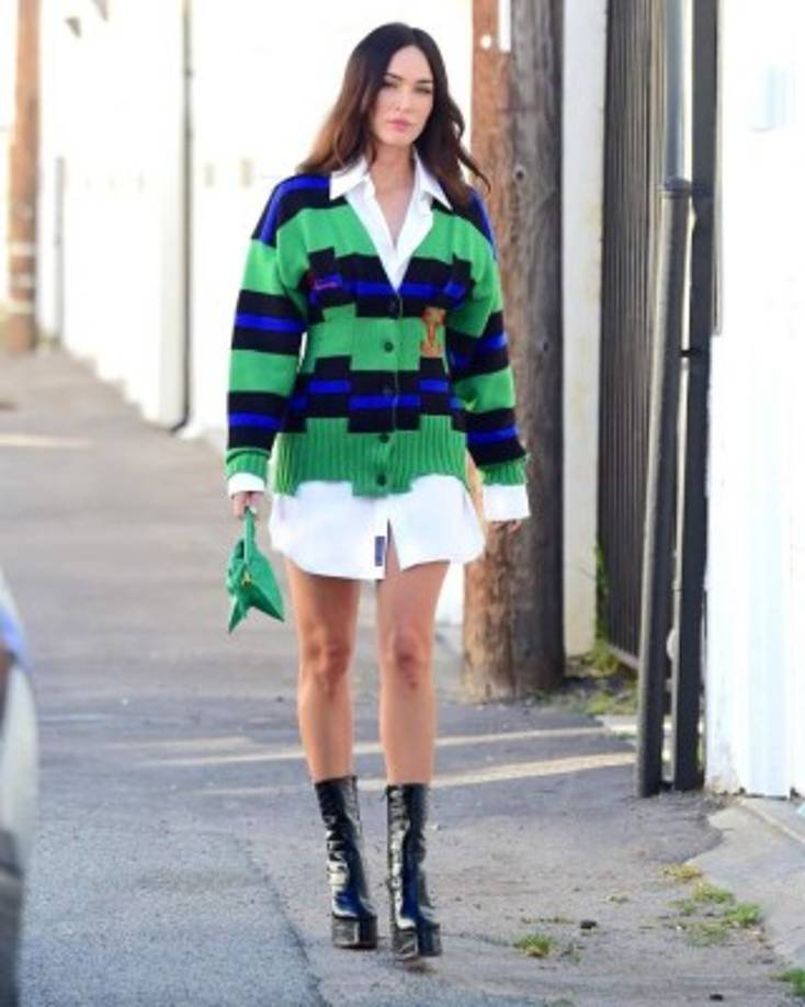 La estrella de Transformers sumó más de un millón de reacciones con este outfit que contrastó con el fondo compuesto por un póster de nubes y aureola de ángel.