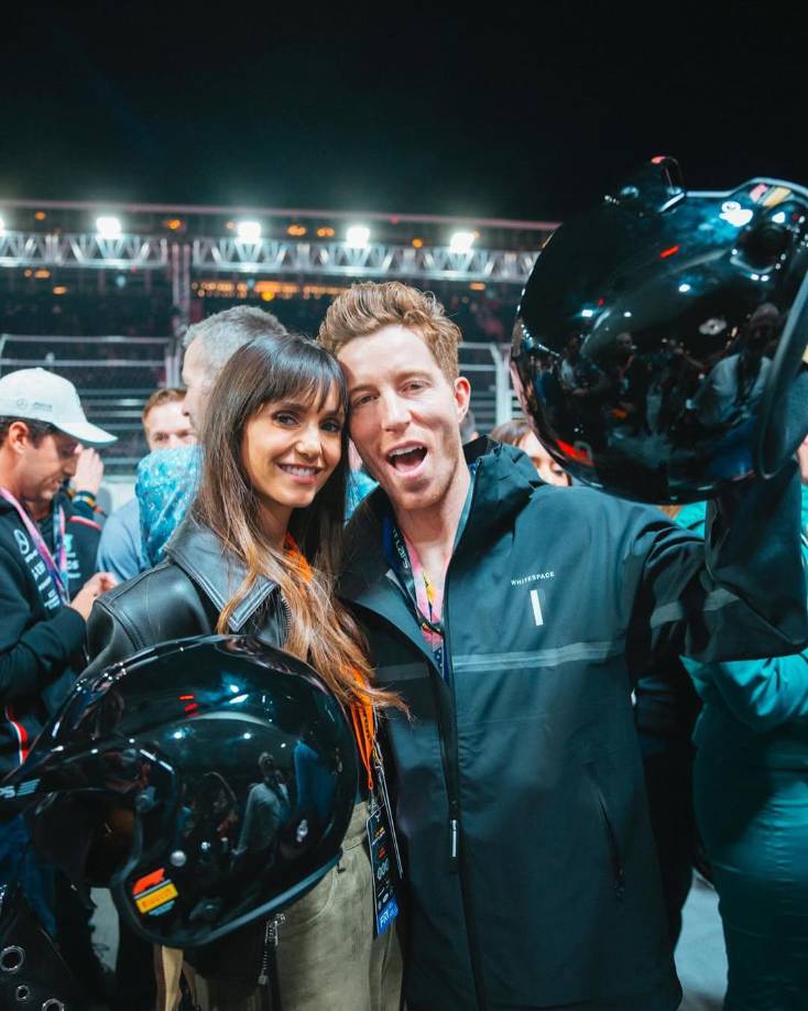 “Tenía pánico de que Anna me estuviera esperando”, dice. Su miedo se vio exacerbado por el hecho de que estaba en completo silencio: seguramente la hora del cóctel ya había terminado si no podía oír a nadie hablando o moviéndose.