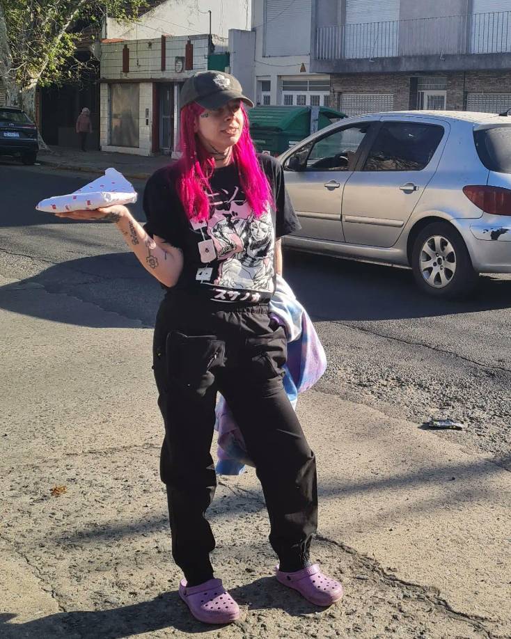 “Necesito que alguien me mantenga porque no me gusta trabajar”, menciona en el video compartido por la joven.