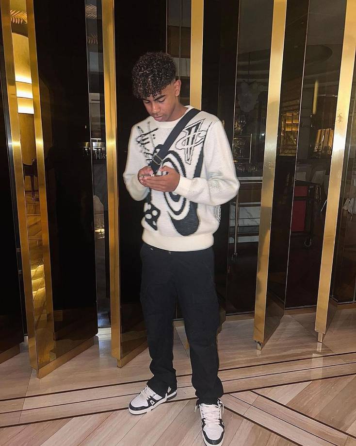 Hay que tener en cuenta que el futbolista del Barcelona tiene 16 años, por lo que no será hasta dentro de 10 años cuando se suba al altar para decir el sí quiero.