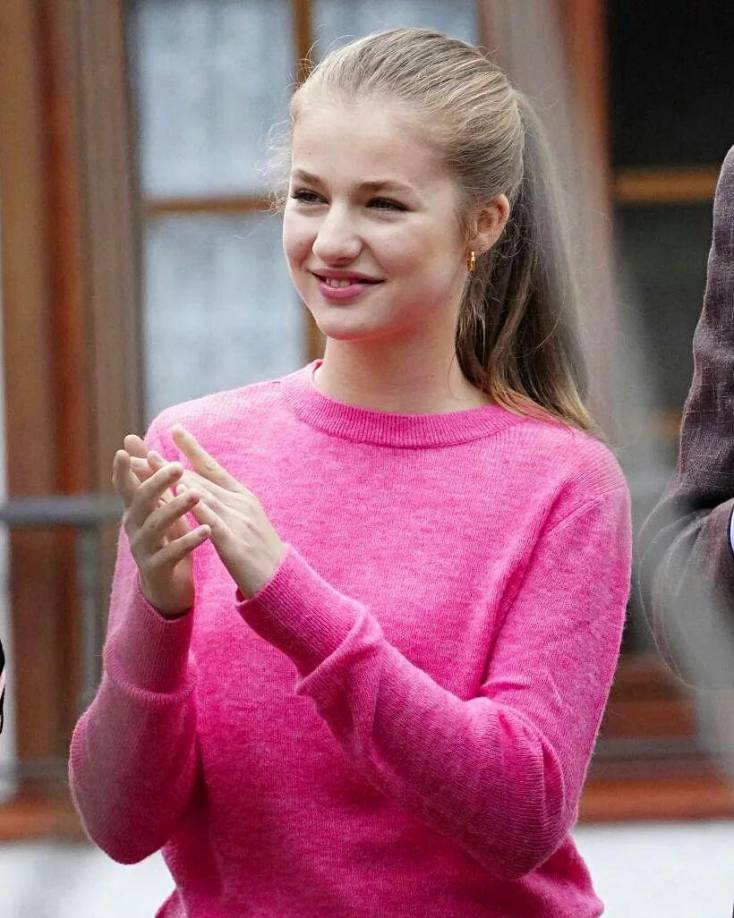 Según medios españoles, La princesa Leonor estaba enamorada de Gavi, joven centrocampista del Barcelona.