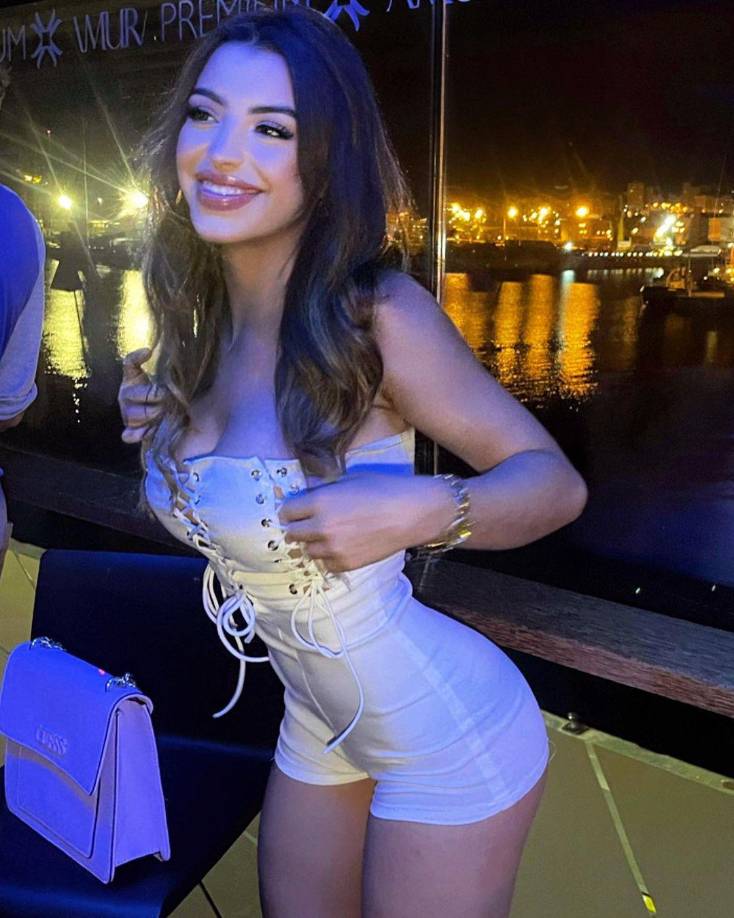 Ella es Lorena Remiro, una influencer acusada de pasar tres noches encerrada con un futbolista del FC Barcelona.