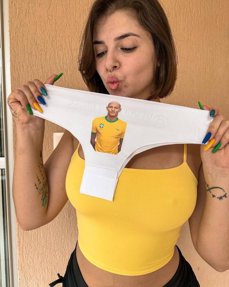 Previo a la Copa del Mundo la modelo había mostrado interés por su selección. Aquí en un “homenaje” a Richarlison.